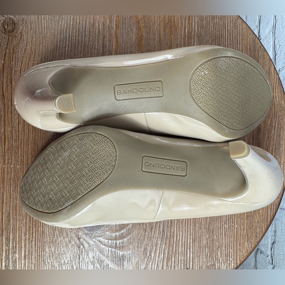 Elegant size 8 Tan Patent PU Peep Toe Heels by Bandolino - Picture 11 of 12